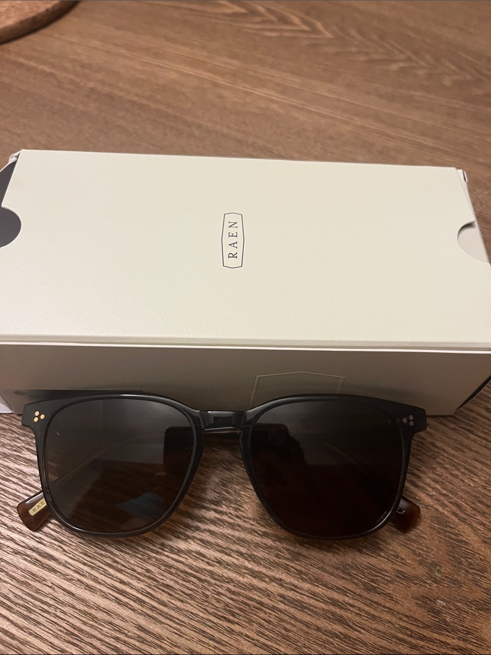 Raen Alvez sunglasses